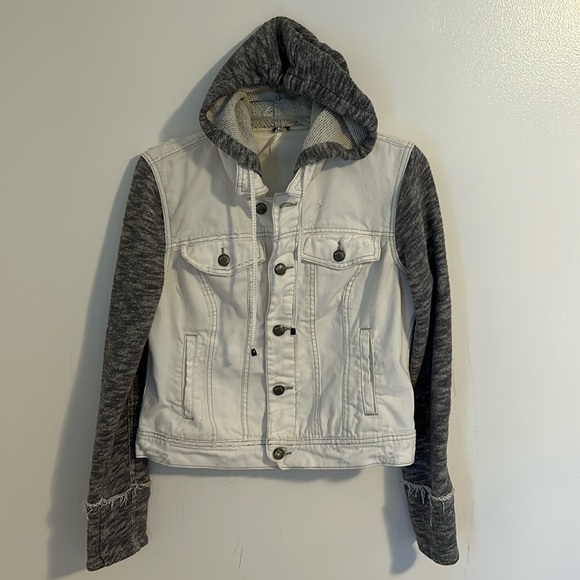 Free People Jackets & Blazers - Free People White Denim Hoodie Jacket w/Gray Sleeves size S